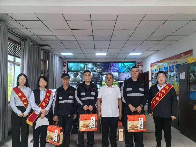 101736498166132118.jpeg 女工活动合影.jpg