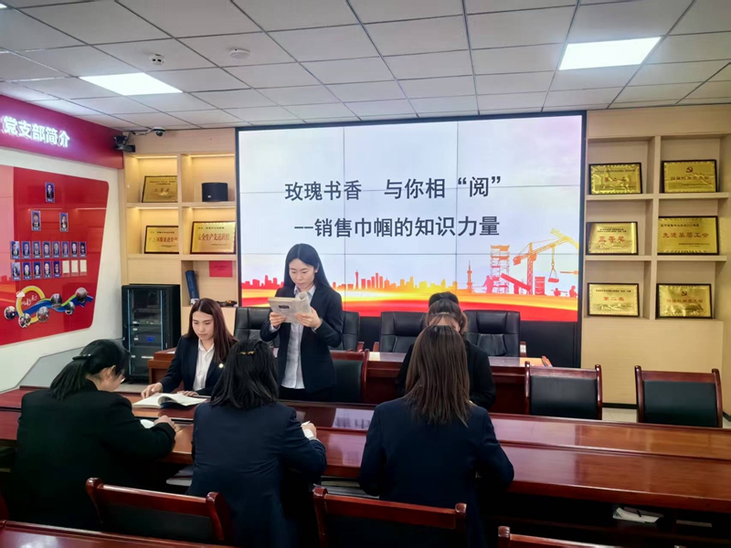 231745375492296438.jpeg 女工阅读2.jpg