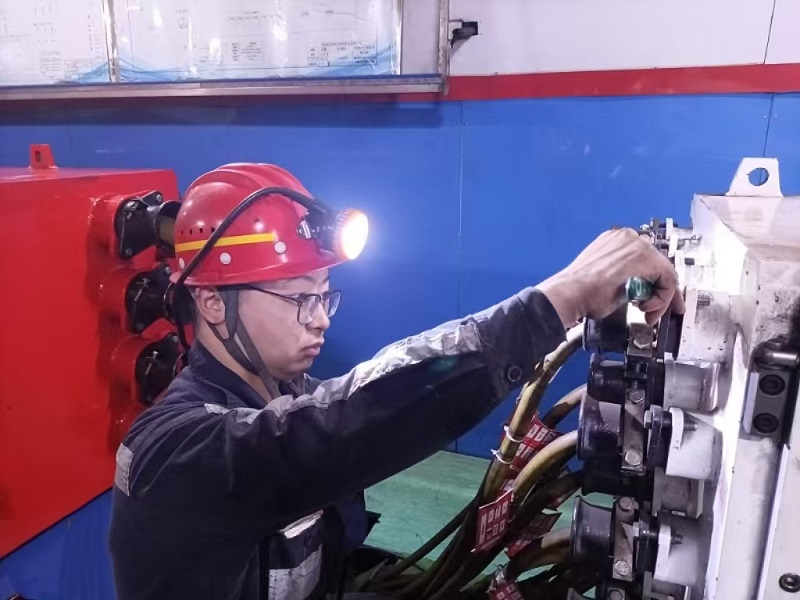 201750383314440112.jpeg 孙鹰工作照.jpg