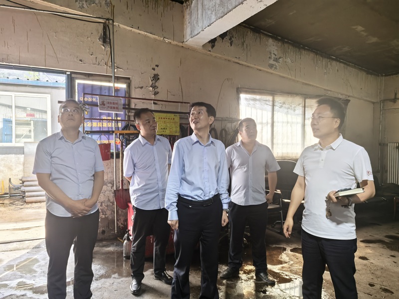 241750762448131482.jpeg 严总检查库房安全隐患(全).jpg