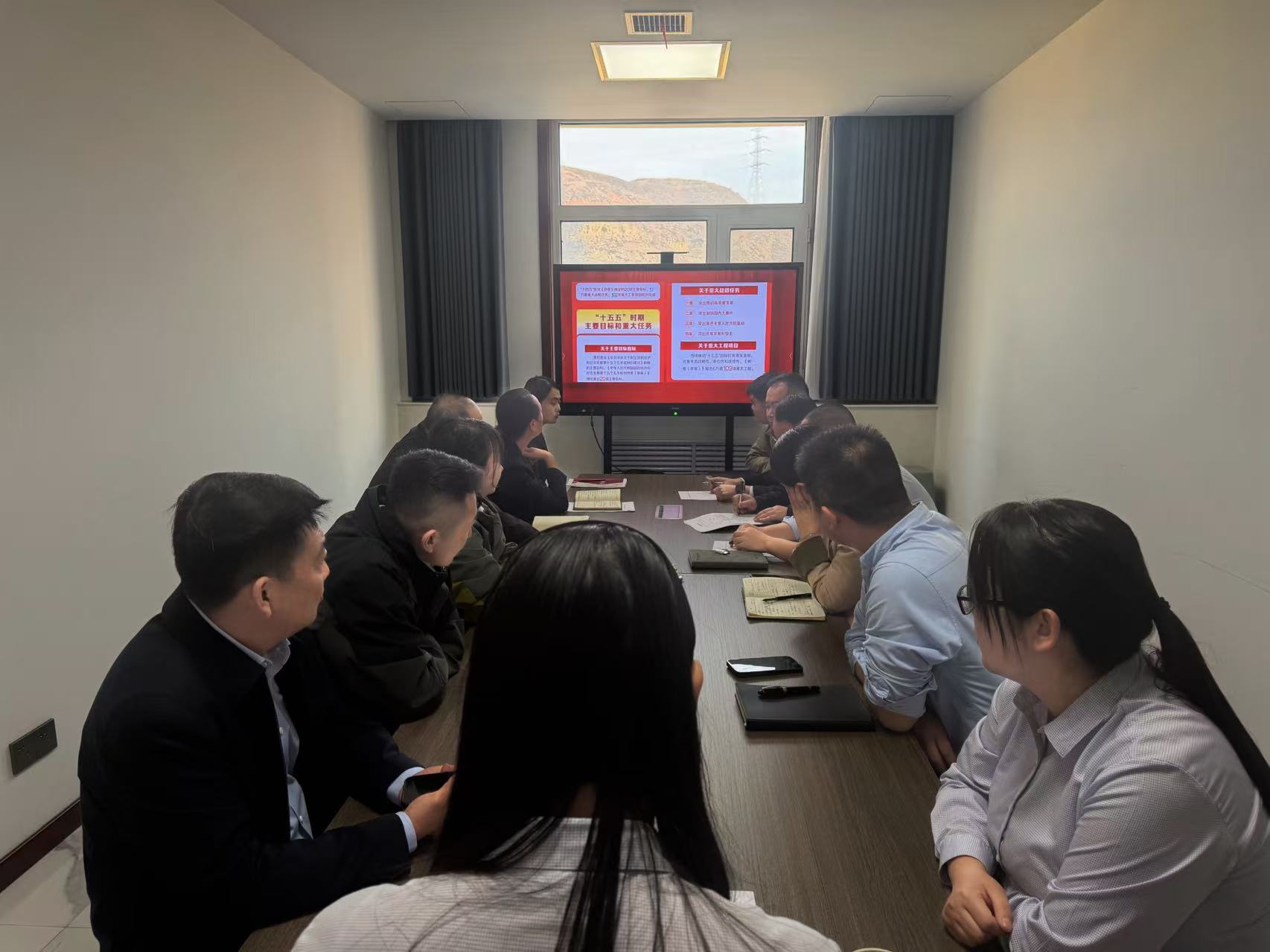 011780280104618482.jpeg 学思践悟聚共识.jpg
