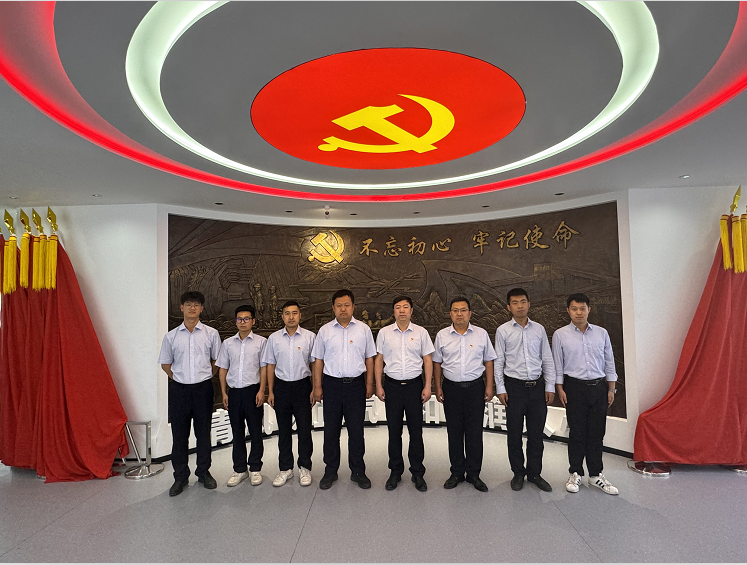 271782549658263837.png 党员集体照.png